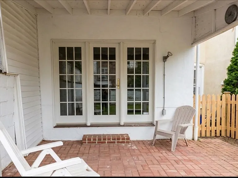 204 East St — Photo 22