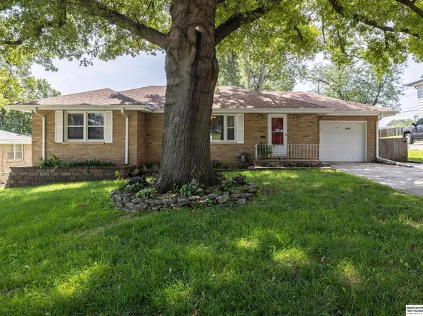4303 Monroe St, Omaha, NE 68107