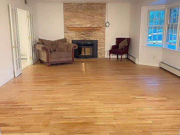 3rd image of 26 Sedgewick Ln