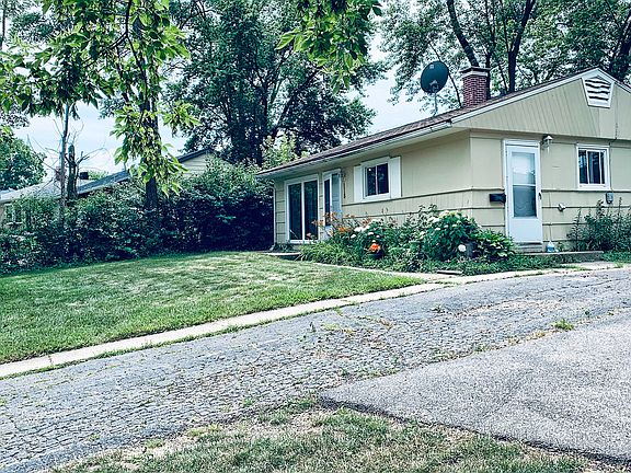 2nd image of 118 Hickory Dr