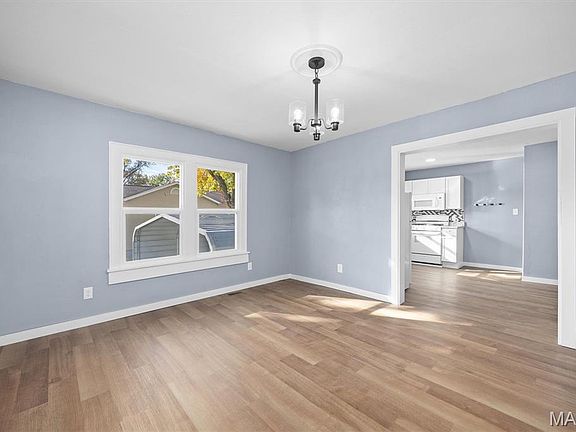5th image of 229 Bender Ave