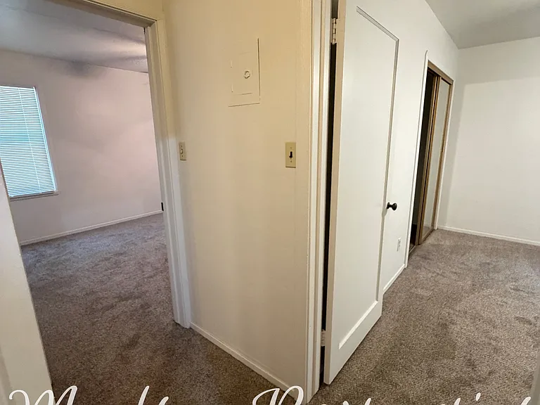 325 W 3rd Ave — Photo 8