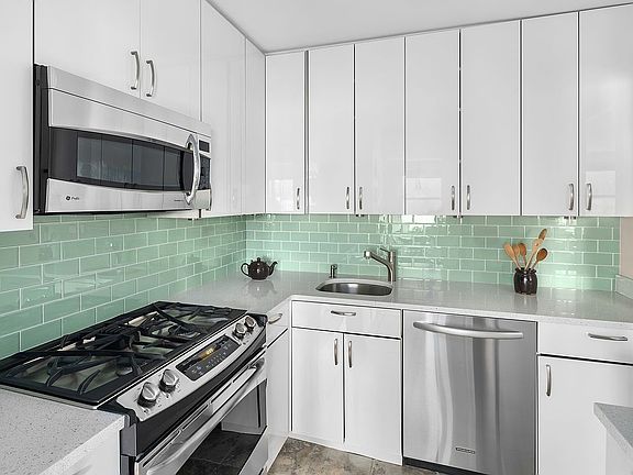 4th image of 155 W 68th St APT 1214