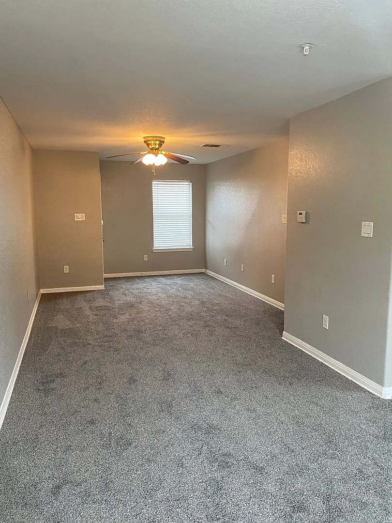The Village At Judson | Large Modern 3x2 Near Live Oak — Photo 3