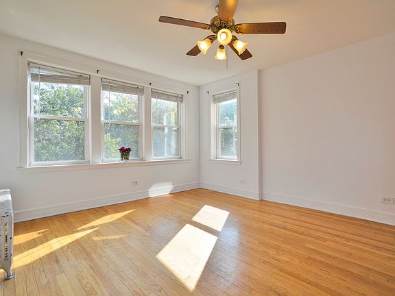 4th image of 5060 N Claremont Ave APT 2E