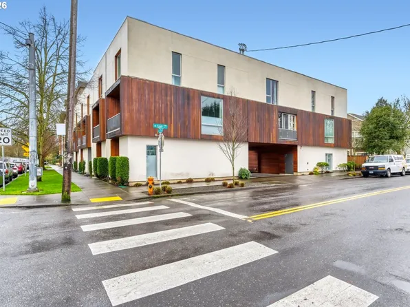 628 NE Knott St #9, Portland, OR 97212