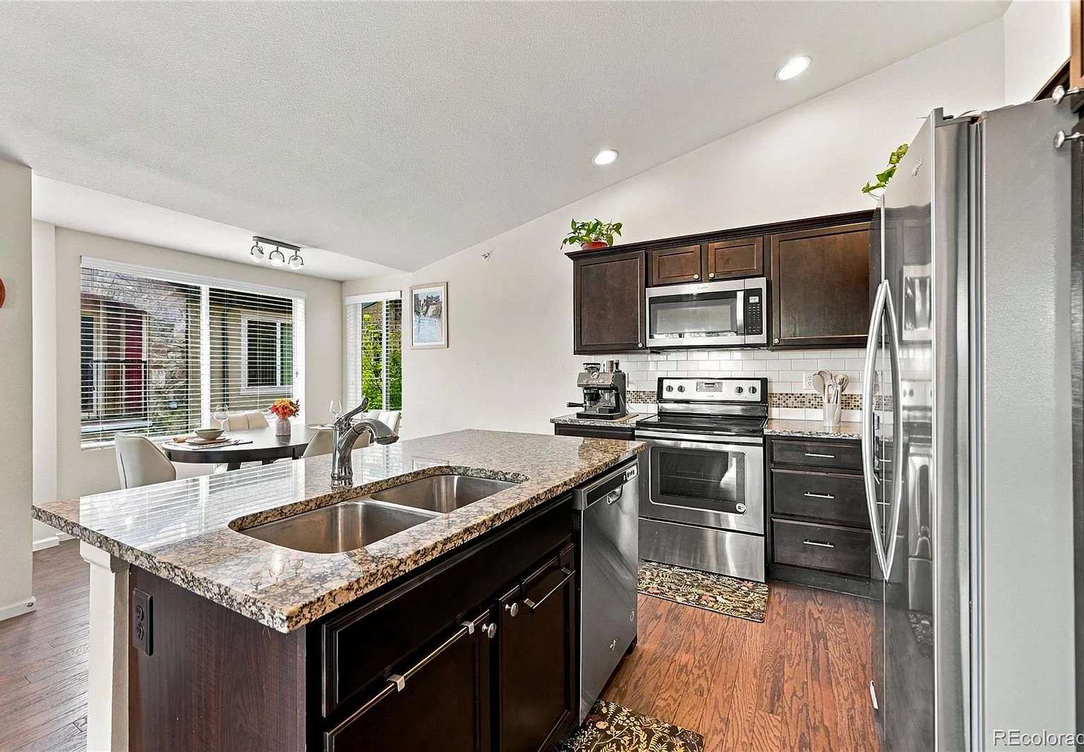 2 bed, 1058 sqft, $2,100 — Photo 1