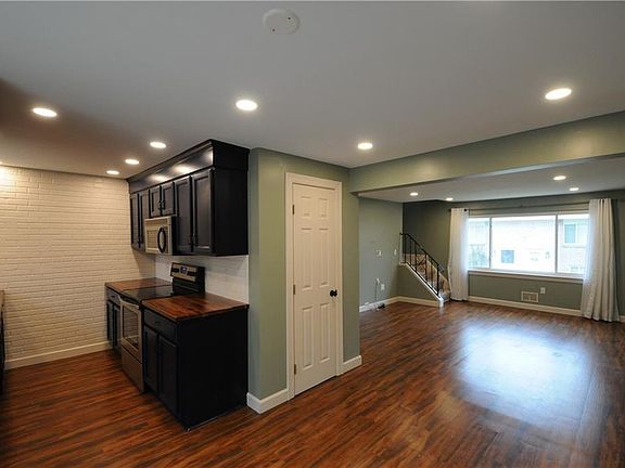 3rd image of 69 Woodlands