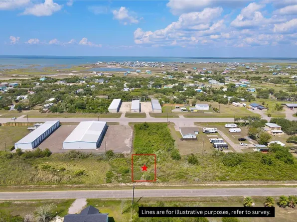 75 Saint Charles Loop W, Rockport, TX 78382