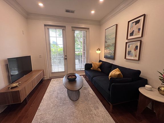 5th image of 901 Abernathy Rd NE #1
