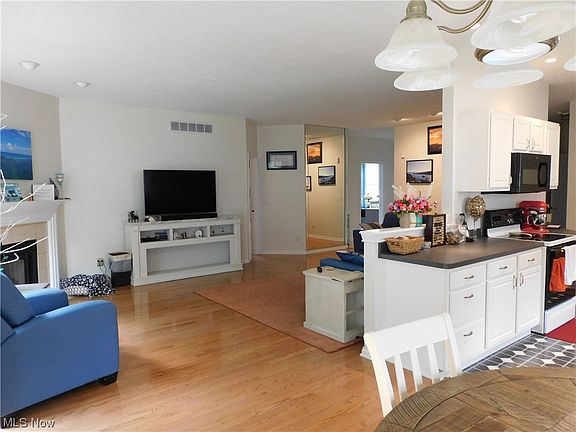 4th image of 8665 Parkside Dr