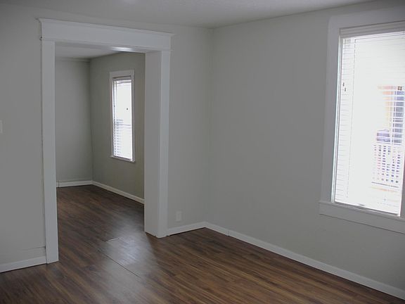 5th image of 308 Stevens St W #1