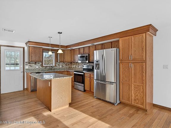 5th image of 131 Barbarossa Ln #2