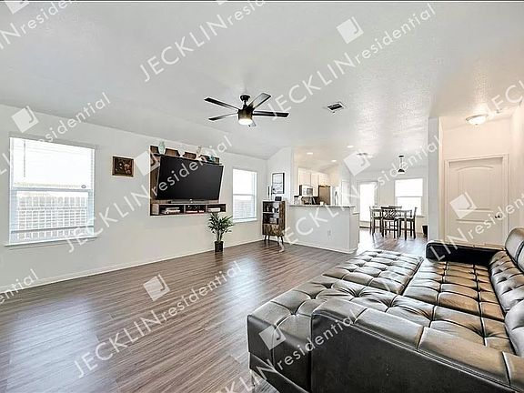5th image of 105 Kleberg Ct