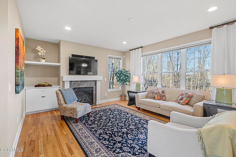5th image of 42 Chester Drive