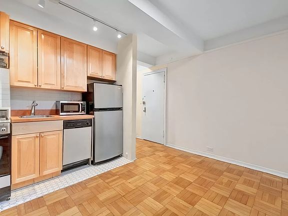 2nd image of 226 E 12th St APT 5F