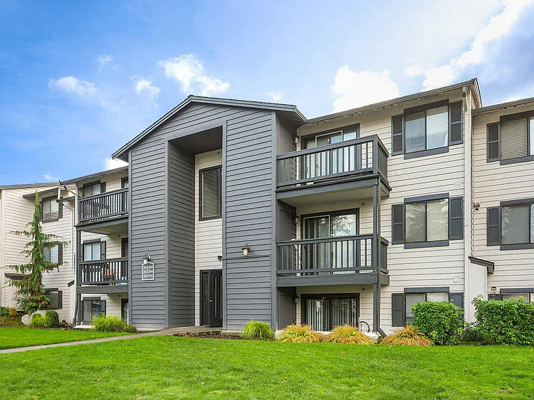 Crown Pointe — Photo 42
