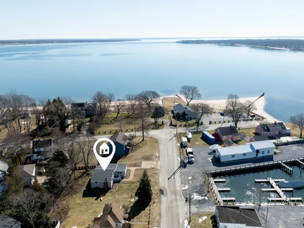 2845 Hobart Rd, Southold, NY 11971