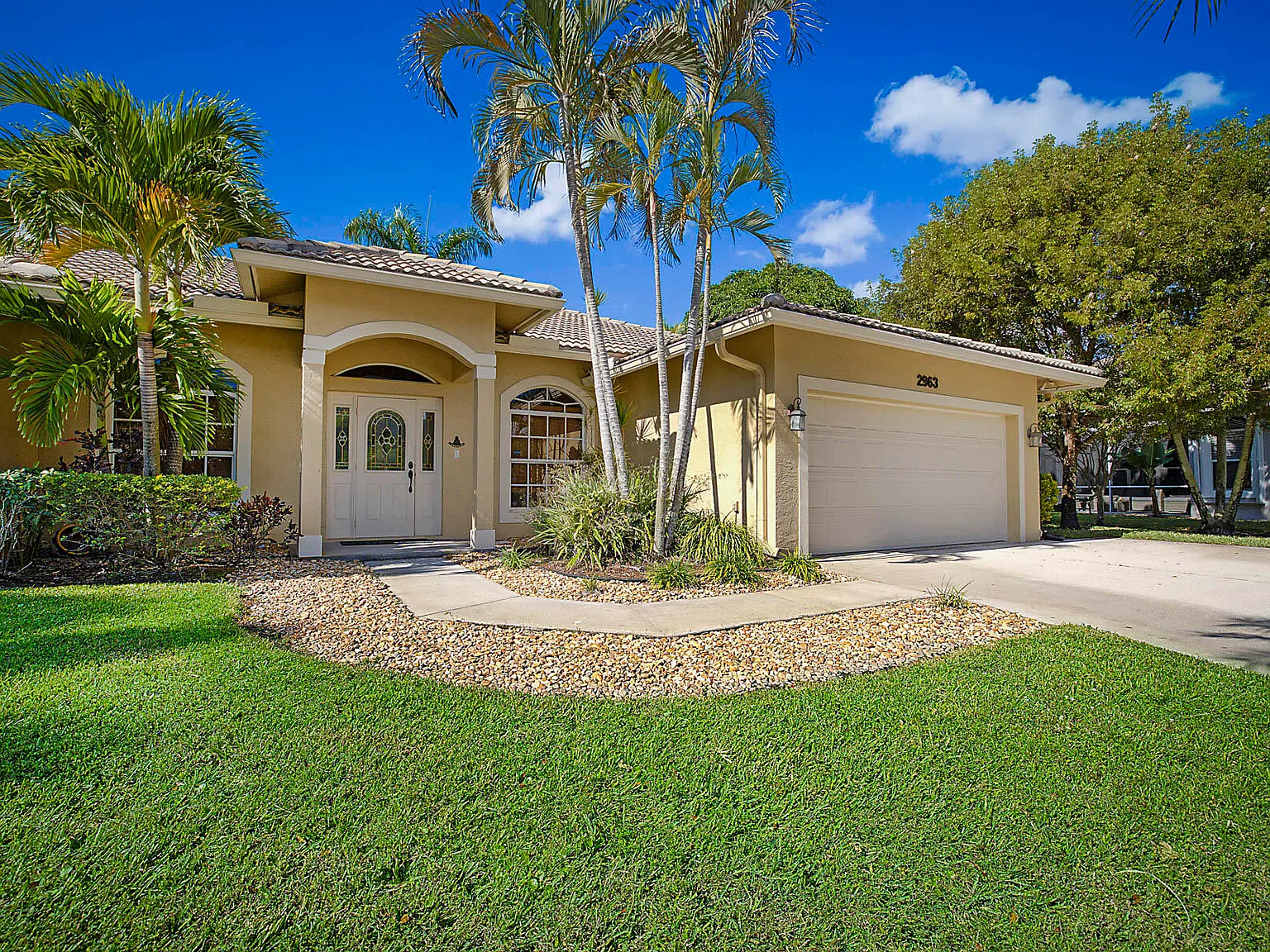 4 bed, 2.0 bath, 2053 sqft, $9,000 — Photo 4