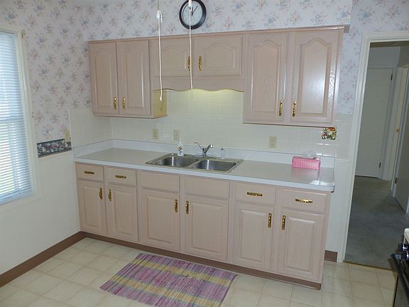 4th image of 820 S Lombardy Dr