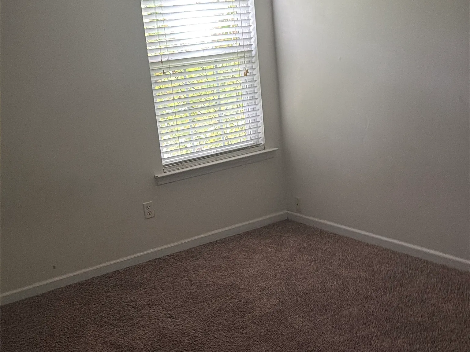 3 bed, 2.5 bath, 1360 sqft, $2,000 — Photo 2