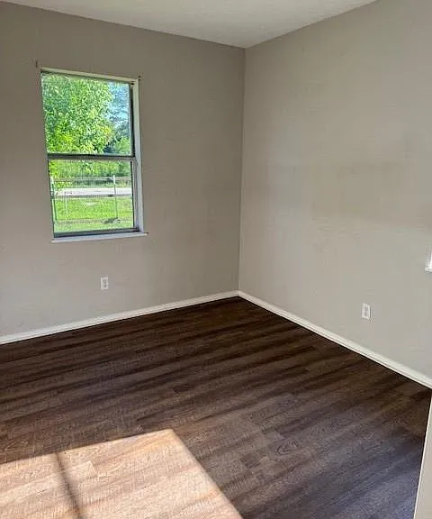 1208 Glendale St — Photo 7