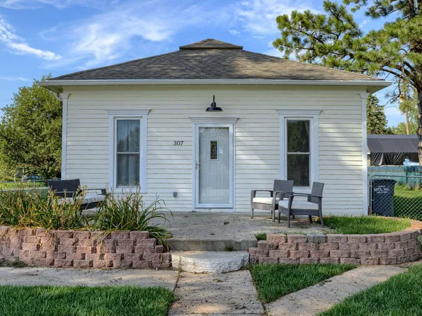307 Maple St, Henderson, IA 51541