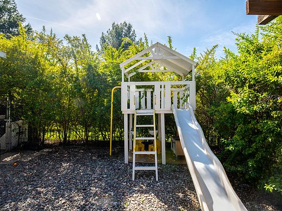 4th image of 3032 Tillie St