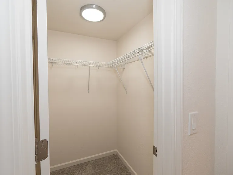 Main Bedroom Walk-In Closet