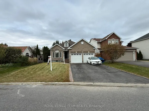 3 Samuel Mann Ave, Ottawa, ON K2S 1X3