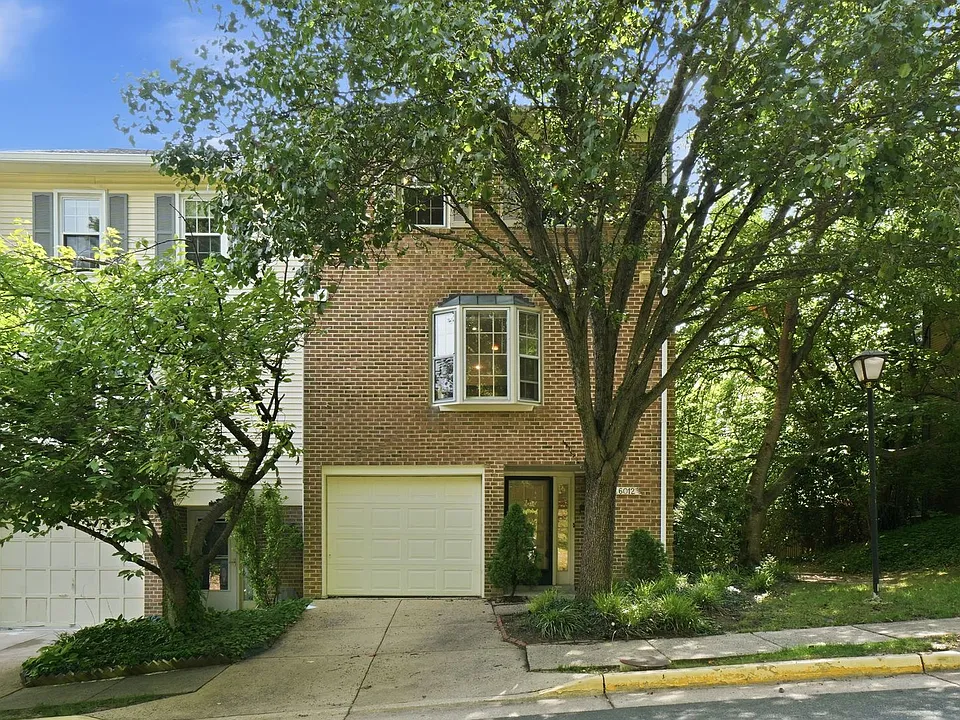 6012 Crown Royal Cir