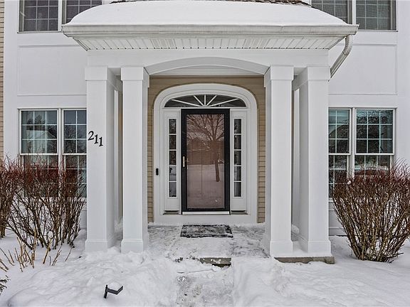 4th image of 211 Barclay Square Dr