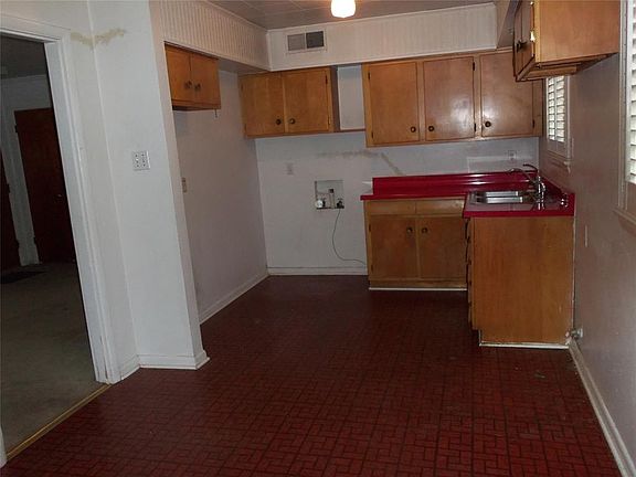 4th image of 129 W Cober St