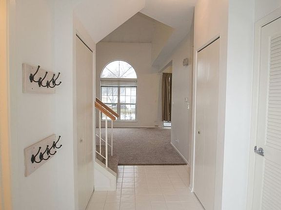 4th image of 1618 Woodcrest Cir