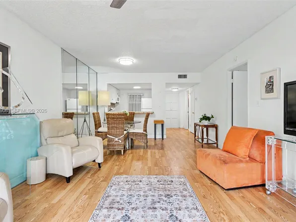 1000 Hillcrest Ct APT 215, Hollywood, FL 33021