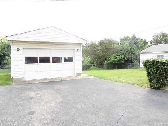 3rd image of 2524 E Dorothy Ln