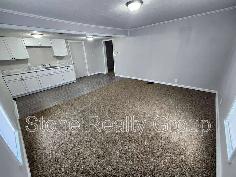 957 S Main St #2 — Photo 3