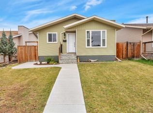 57 SW Erickson Dr, Red Deer, AB T4R 1X8
