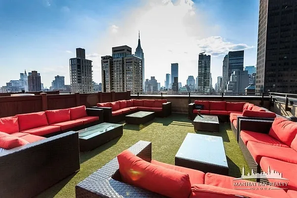 Rented by Manhattan Realty Group | media 14