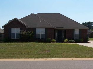 290 Harris Dr, Millbrook, AL 36054