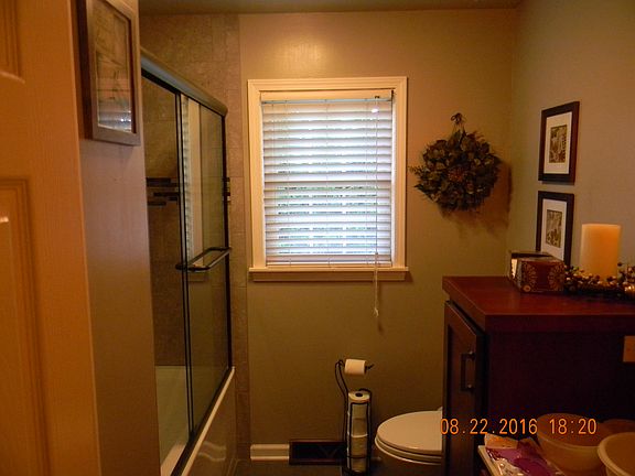 3rd image of 730 Eastview Dr