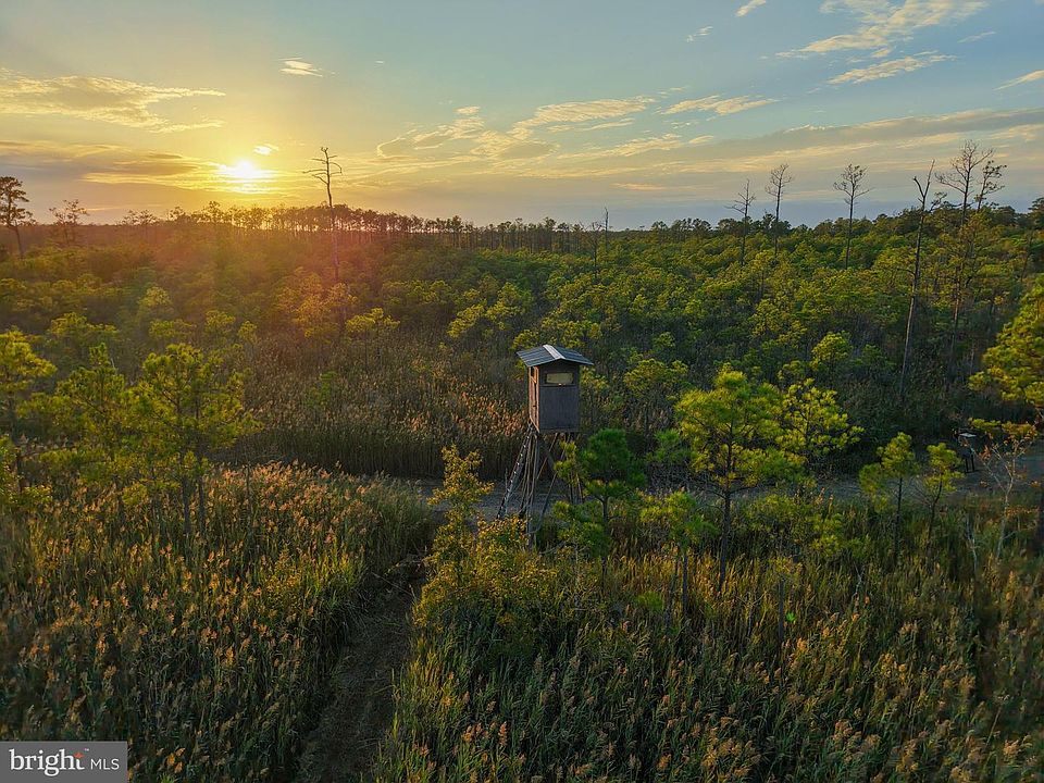 1st image of 7 Griffith Neck Rd