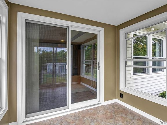 3rd image of 5015 Hillcrest Dr