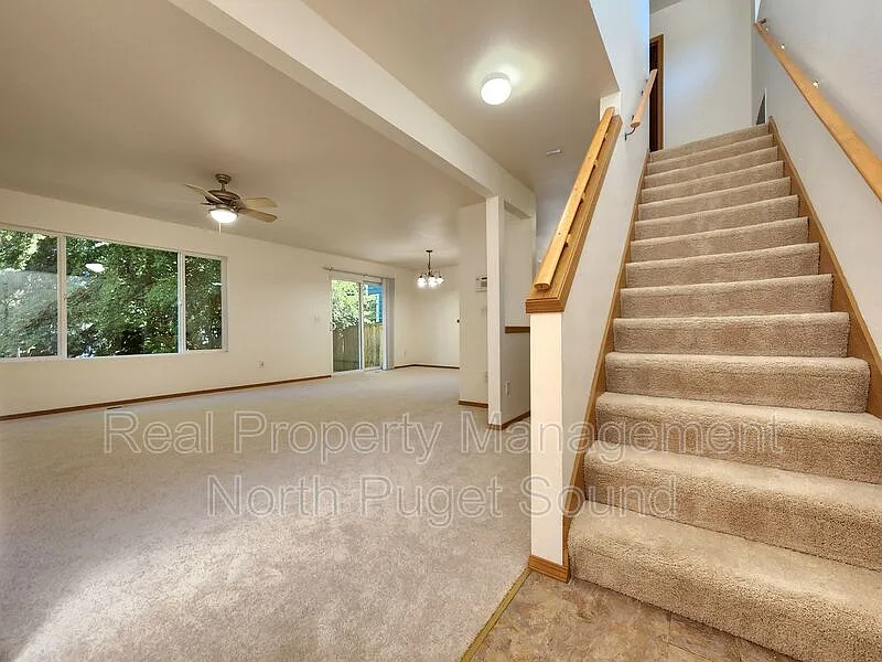 3 bed, 1.5 bath, 1360 sqft, $3,350 — Photo 4