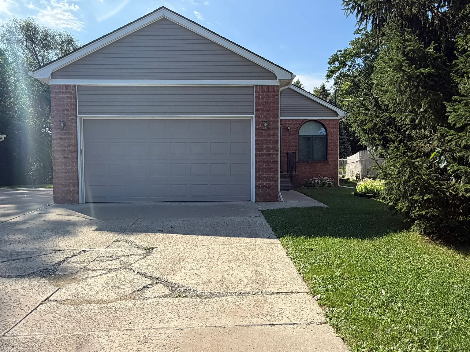 3 bed, 1202 sqft, $2,200 — Photo 1