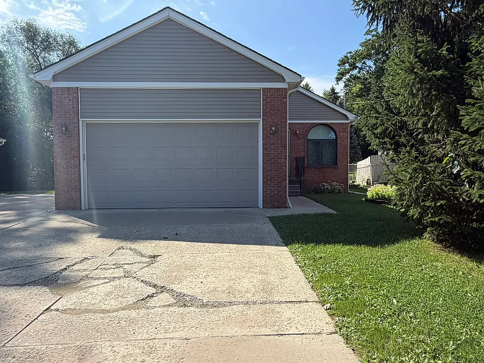 3055 W Auburn Rd