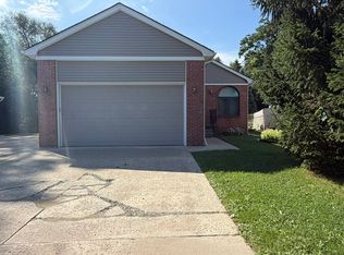 3055 W Auburn Rd, Rochester Hills, MI 48309