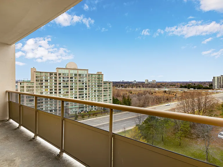 20 Graydon Hall Dr — Photo 42