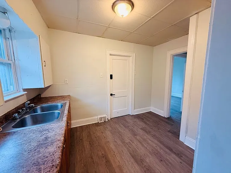 9302 Rosewood Ave — Photo 3