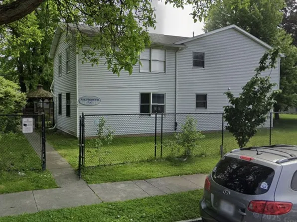 Large 2 Bedroom Townhouse Style Apartment Available Now, 165 Atkinson St, Rochester, NY 14608